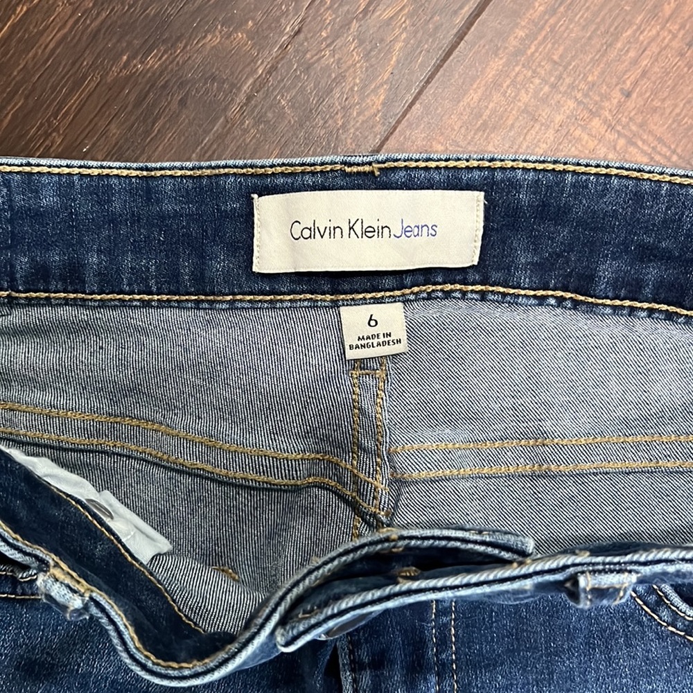 Calvin Klein Ankle Skinny Fit Mid Rise Indigo Jeans - Picture 4 of 8